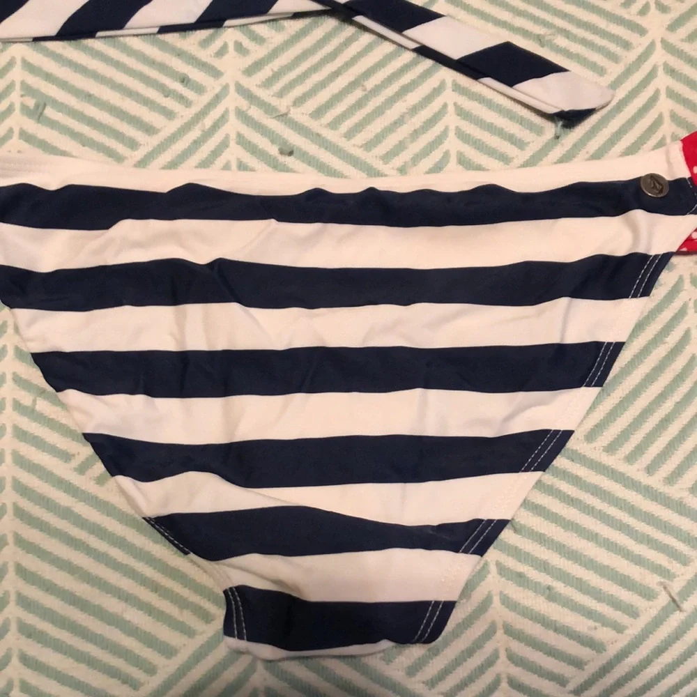 Volcom bikini - Picture 11 of 12